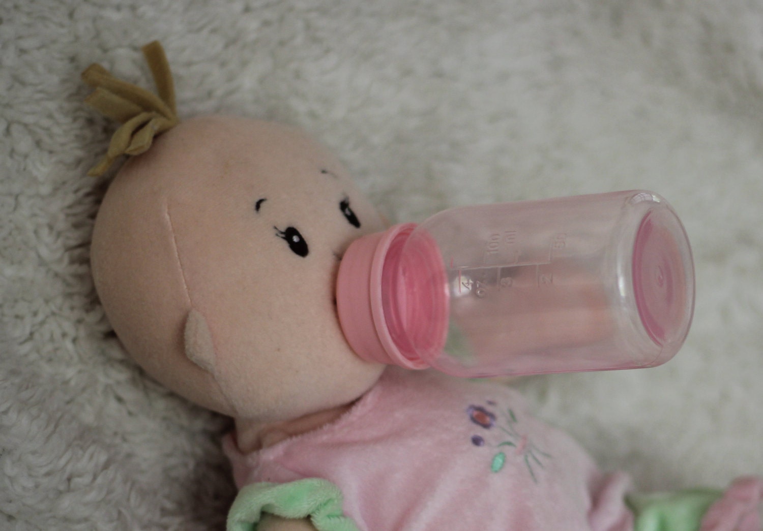 Pink magnetic bottle for baby Stella doll
