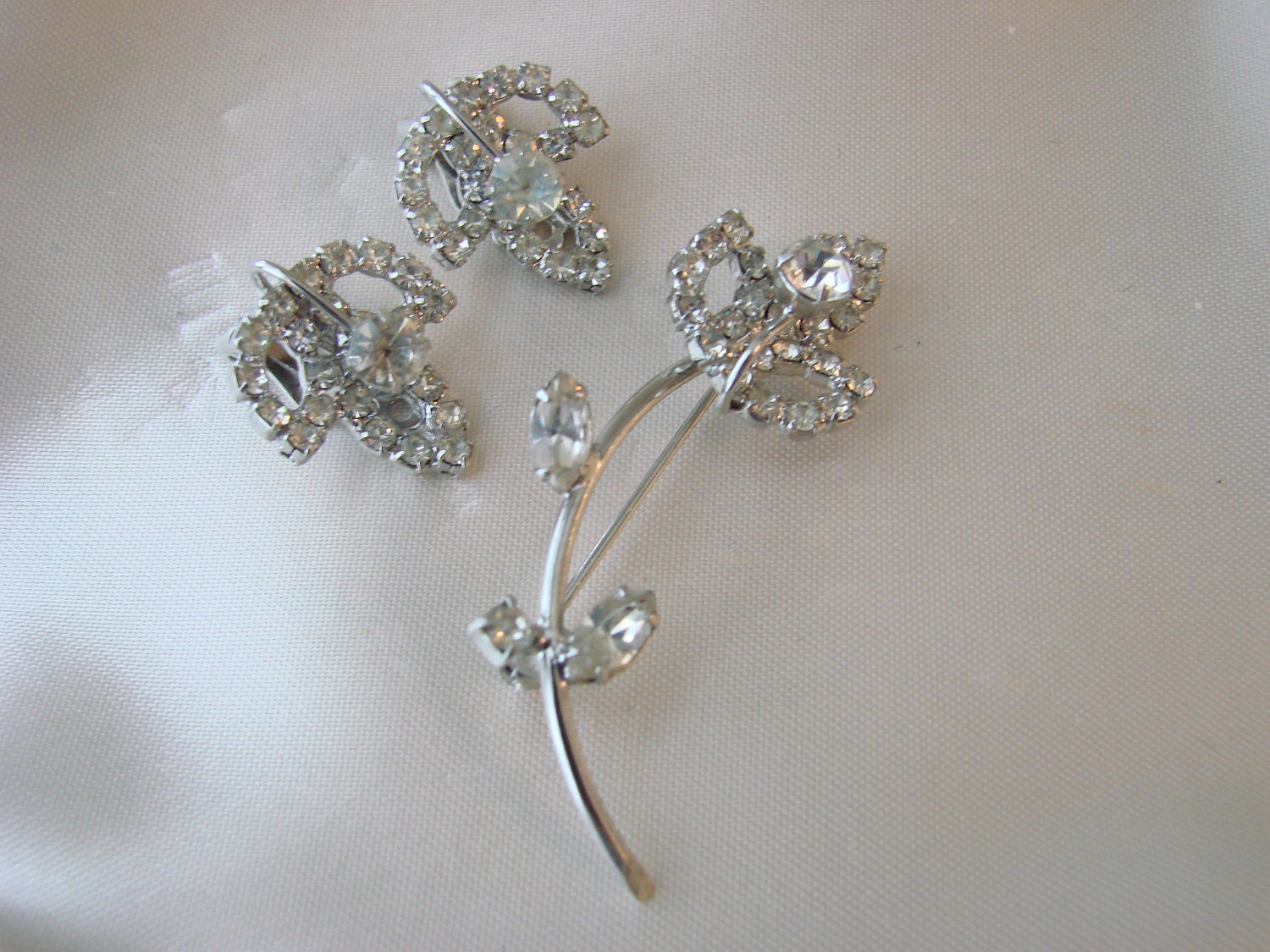 Reserved for Felicity 50s Rhinestone Demi Parure (Brooch & Earrings) Bridal