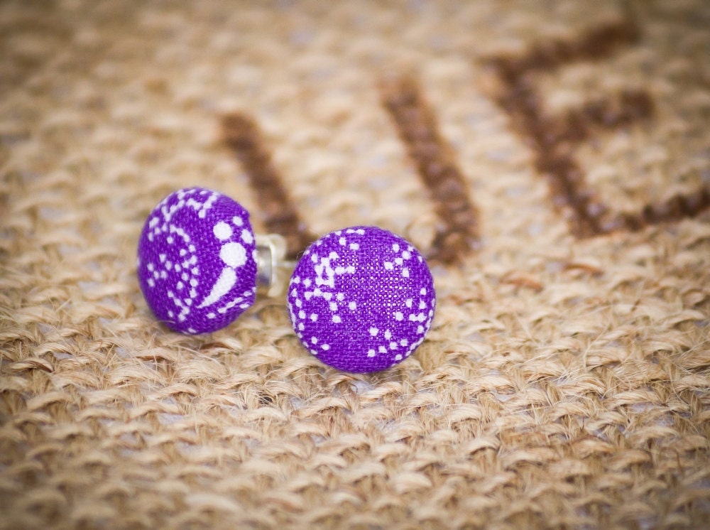 Blue violet button earrings - purple earrings - spring earrings - bridesmaid gift - purple jewelry - spring jewelry - fabric earrings
