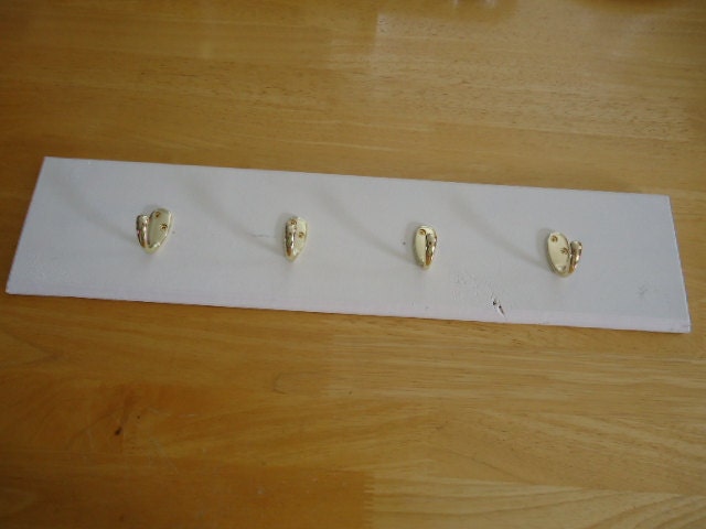 New Handcrafted Knotty Pine White COAT TOWEL RACK w/ 4 Hooks Bathroom Living Mud Room