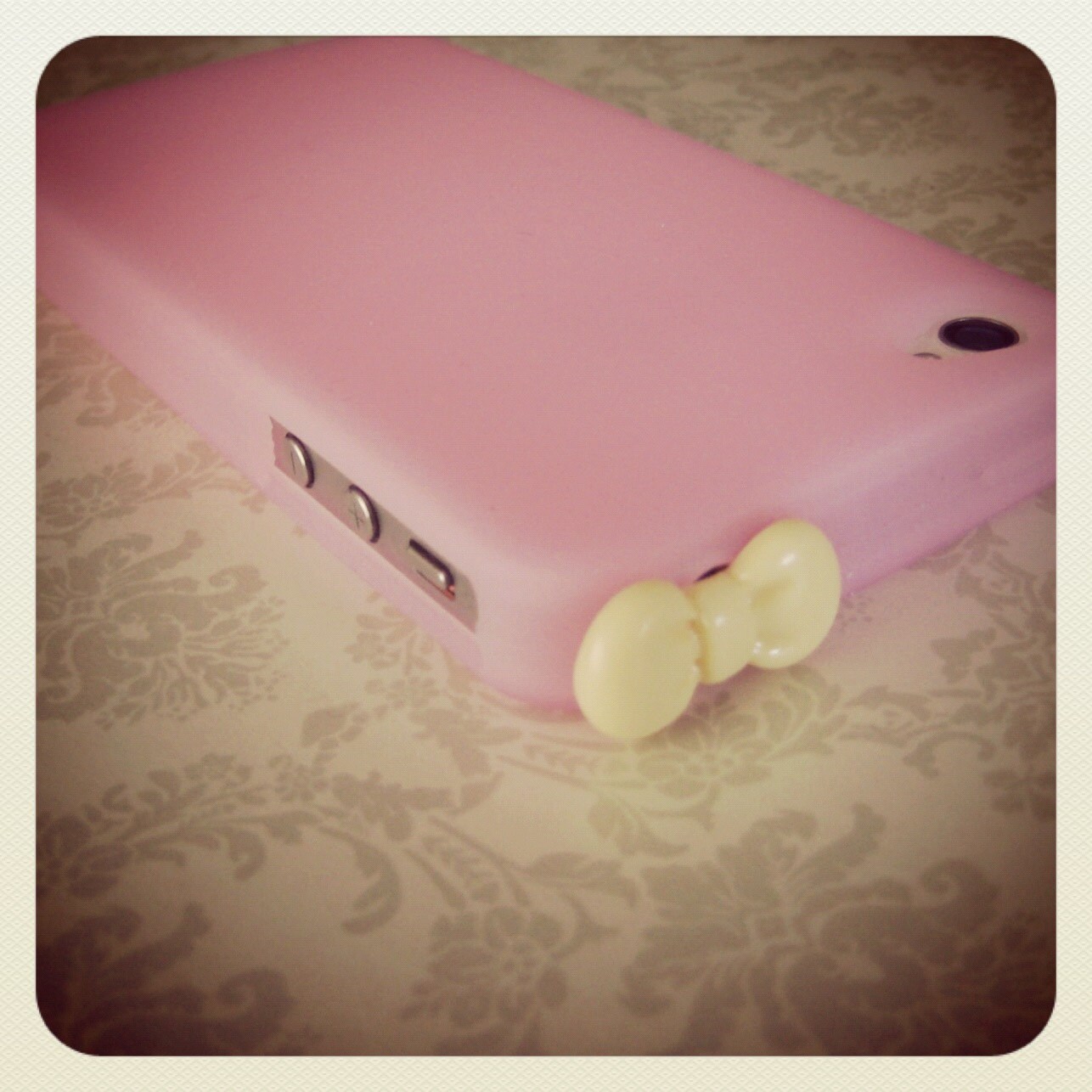 Adorable iPhone 4/4S Case with Bow Plug - Pink case and yellow bow