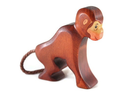 Toy Monkey mother wood brown red sitting Size: 6,5 x 6,5 x 2,0 cm (bxhxs) approx. 20,0 gr.