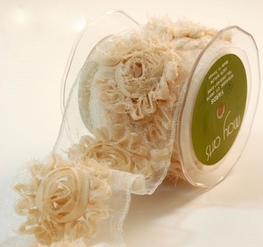 May Arts - Frayed Flowers Wired Ribbon - Ivory - 1 Yard (16 Flowers)