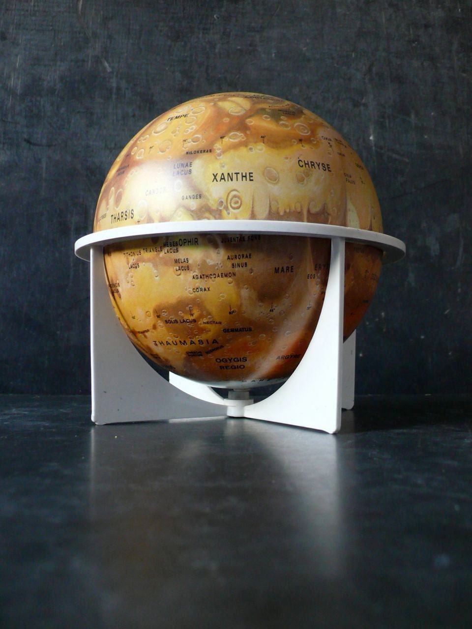 Hard to find Mars globe by Replogle. 1970s.