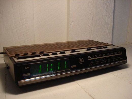 Vintage General Electric Digital Alarm Clock Radio