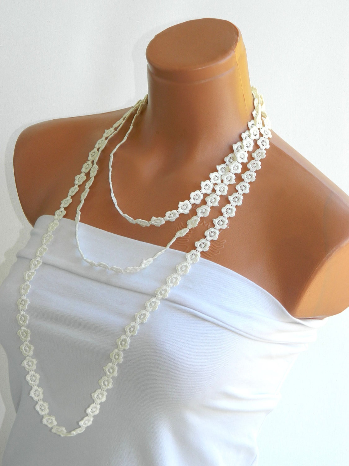 Summer Fashion lace necklace, infinity cream necklace, guipure scarf, floral necklace, romantic, elegant, wedding necklace