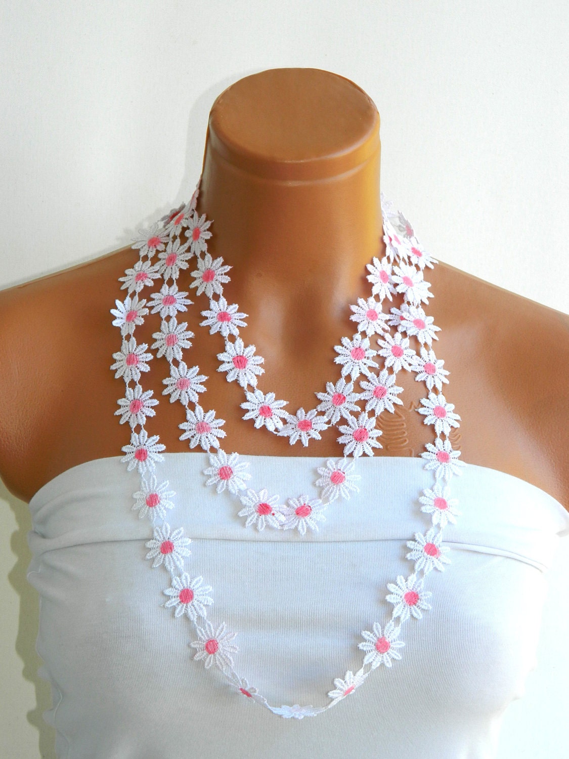 Summer Fashion lace necklace, infinity white,daisy necklace, guipure scarf, floral necklace, romantic, elegant, wedding necklace