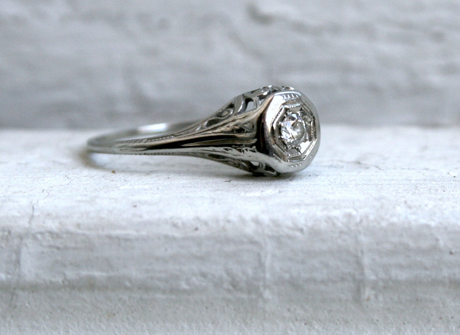 Elegant Vintage 18K White Gold Diamond Engagement Ring.