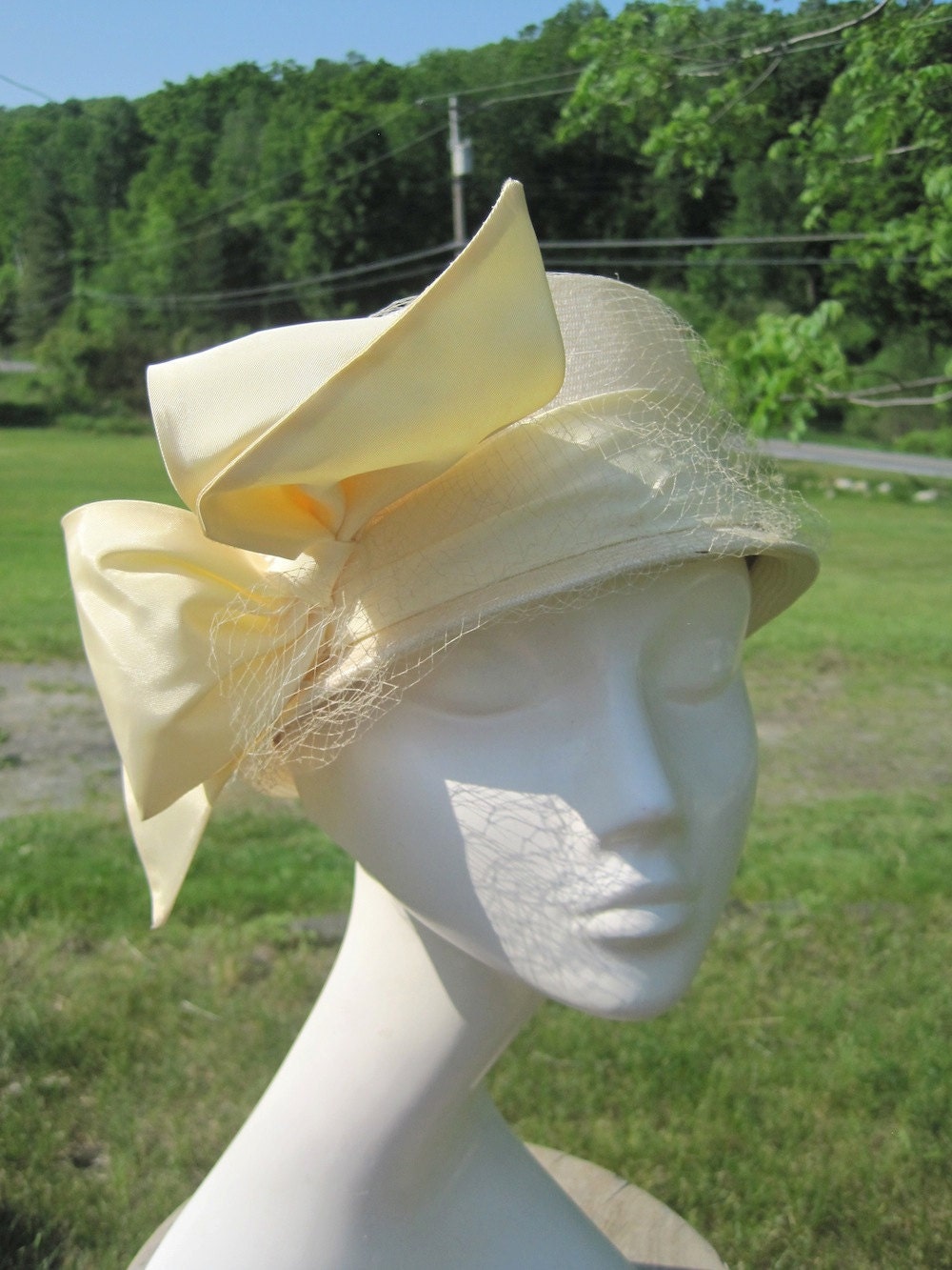 Vintage Cloche Ivory Hat with Taffeta Bow and Netting
