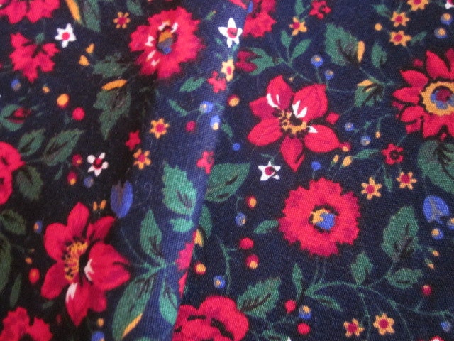 Fabric Sale / Fabric Destash / Cotton / Sale Fabric / 3/4 yard navy blue floral cotton