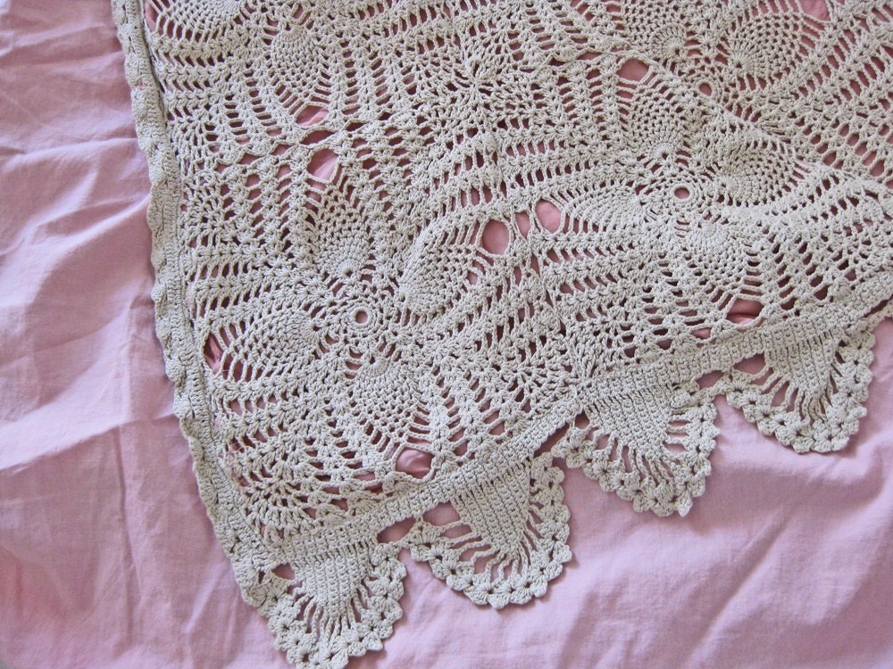 1920s French crochet quilt cover rose pink lining, now with FREE SHIPPING