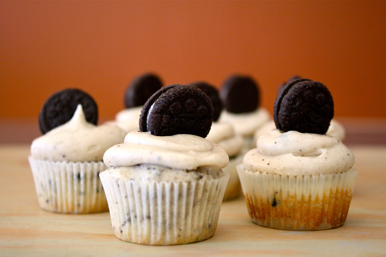 COOKIES & CREAM CUPCAKES