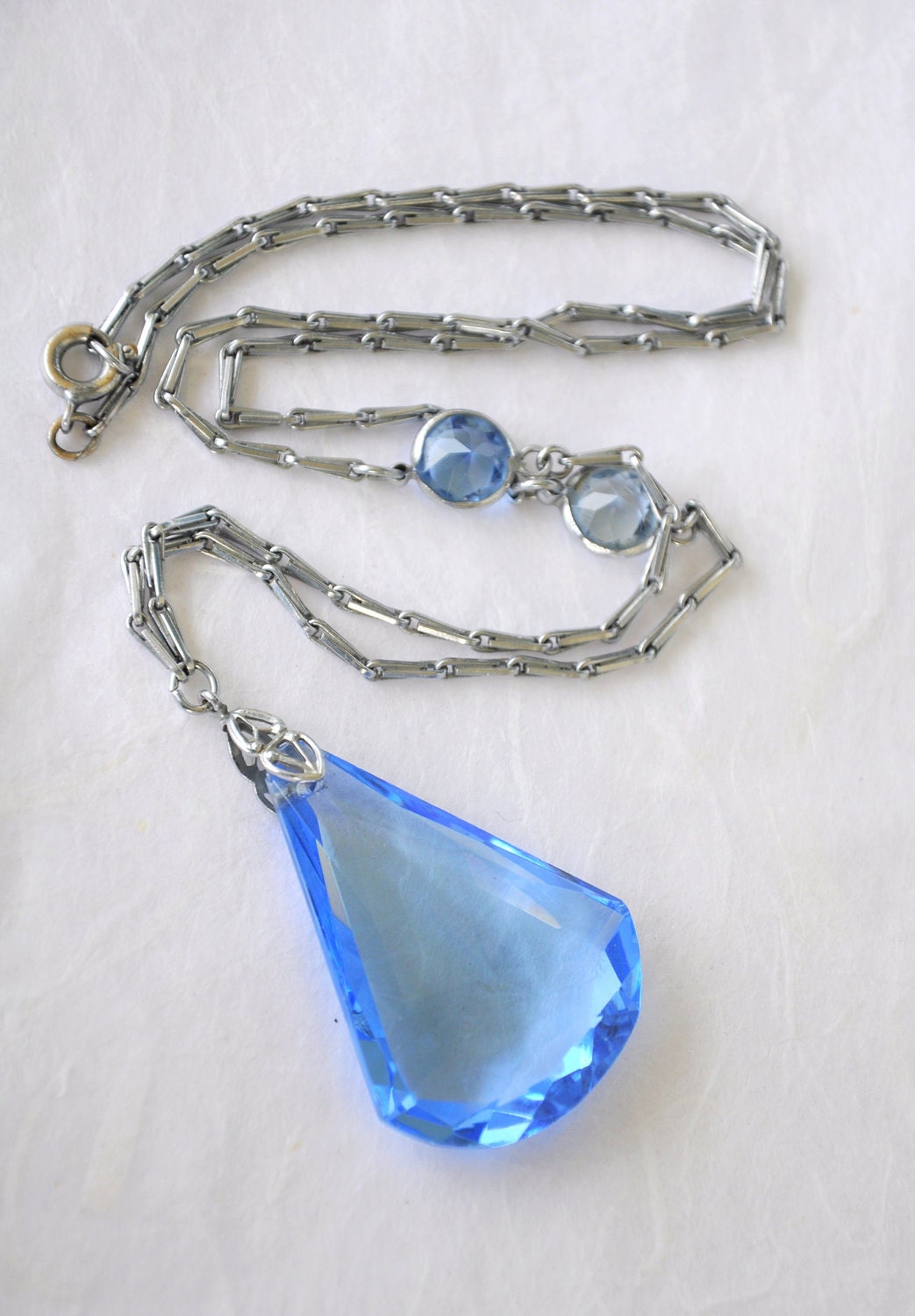 1930s / Art Deco blue glass necklace // CORNFLOWER BLUE