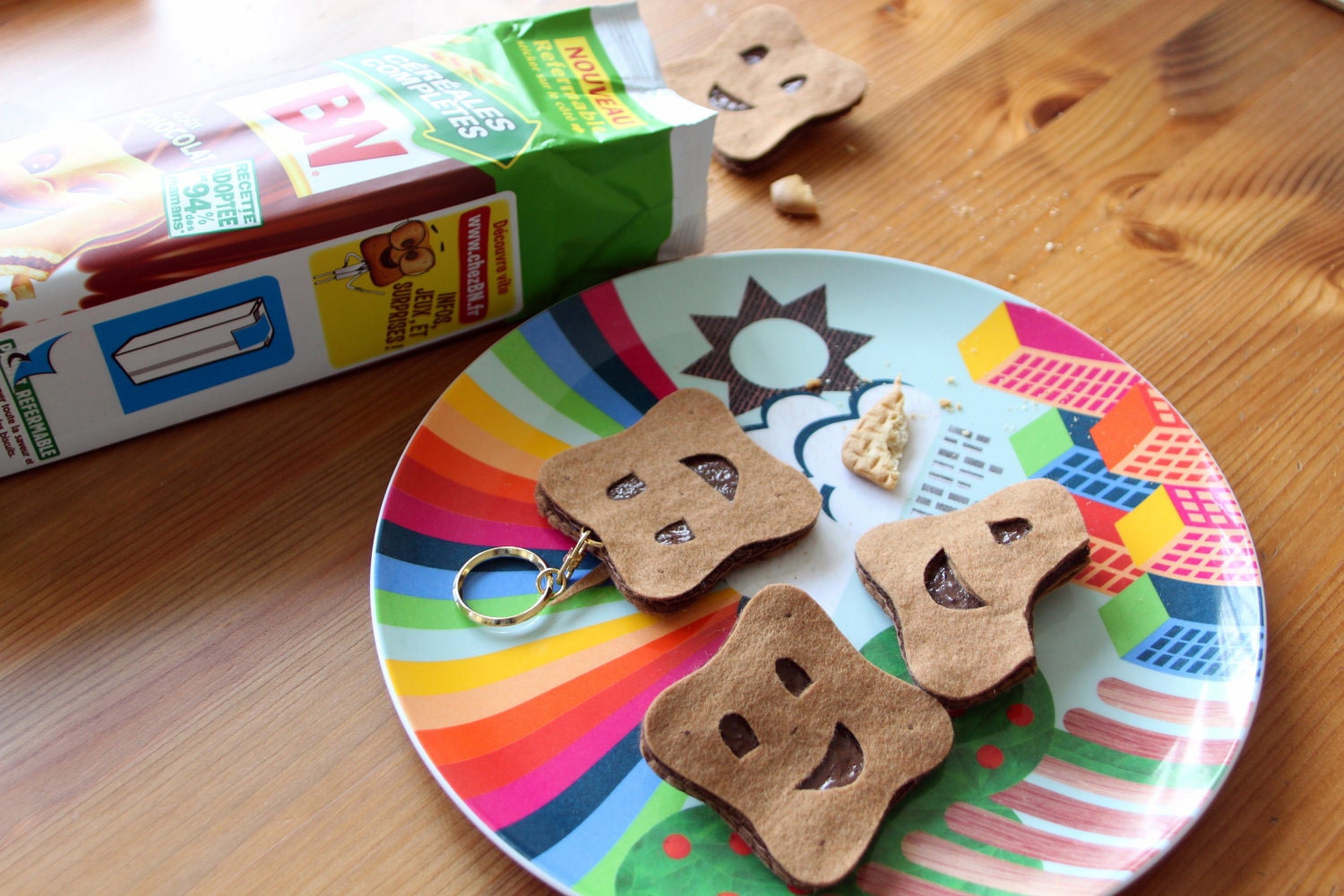 Small & beautiful  Biscuit keychain/  Porte clé Biscuit  pour les fanas du goûter