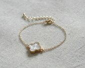 Delicate simple everyday sideway alhambra ivory clover bracelet