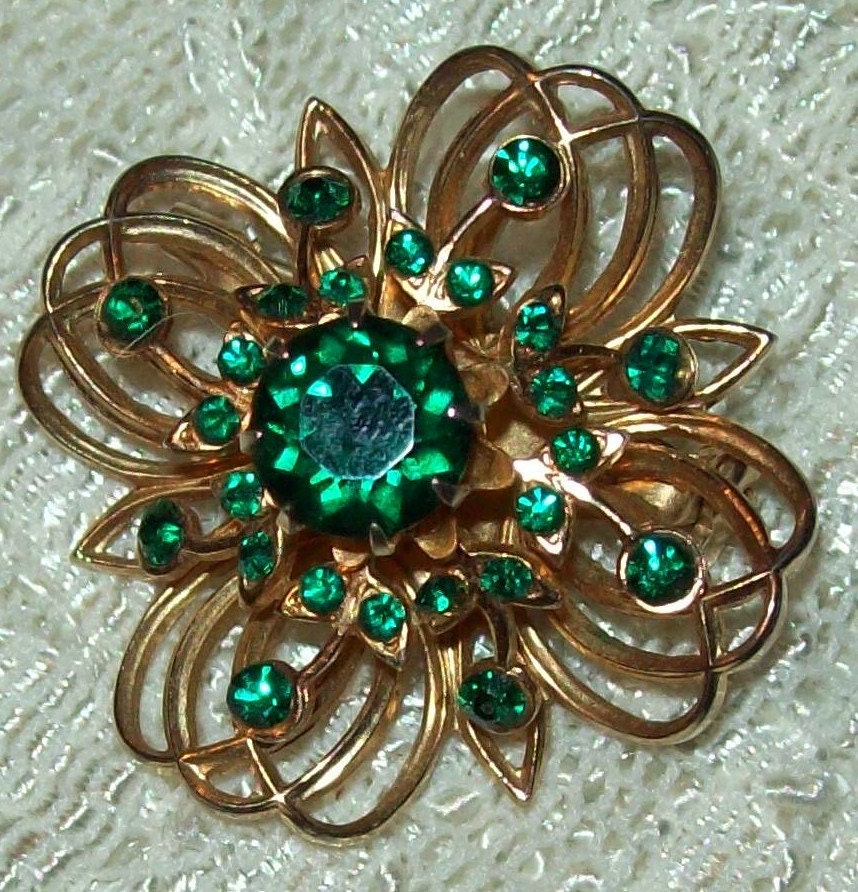 CORO signed green rhinestones goldplate wire swirls bow ornamental brooch pin