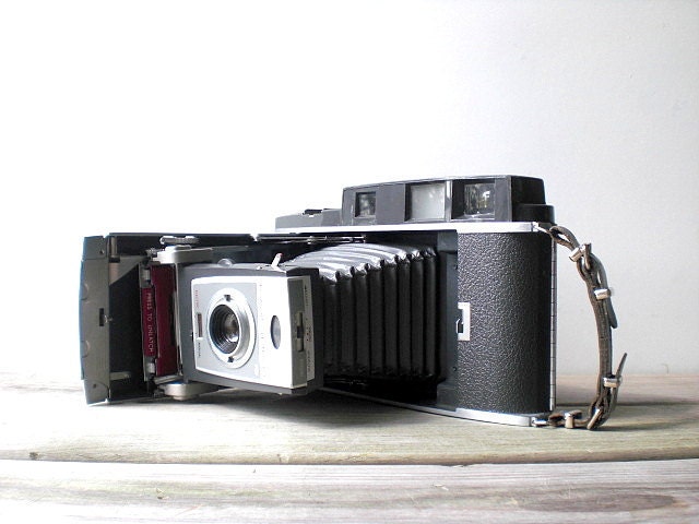 Vintage / Electronics / Camera / Polaroid Land Camera 900 / retro / geek / industrial home decor / silver / gray / folding camera