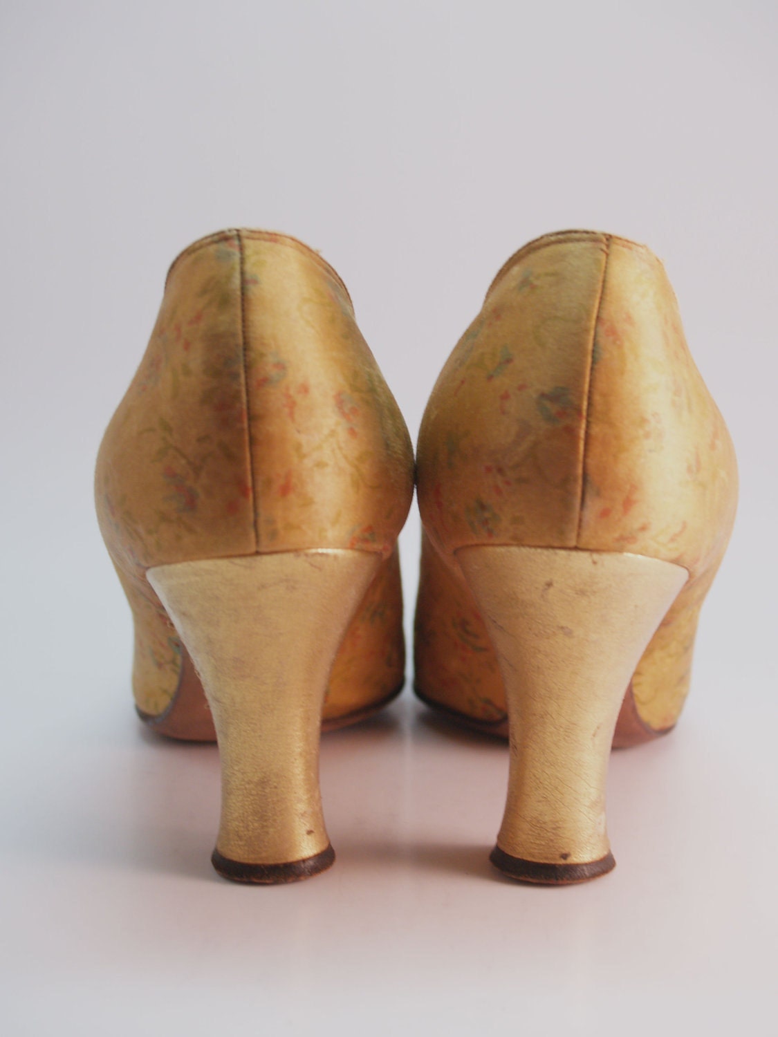 20s hand painted silk gold metallic heels size 6 1/2