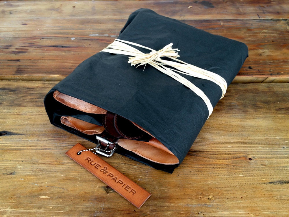 Custom size leather bag / Carry-all tote / Vintage army details / Cognac color / Made to order.