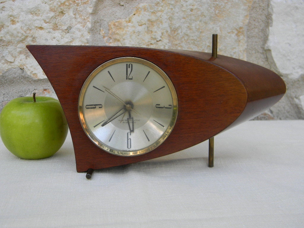 Vintage Mid Century Walnut Alarm Clock By Austinmetroretro On Etsy 7122