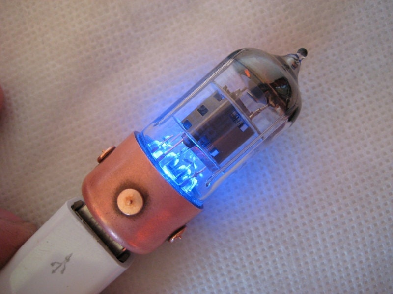 Pentode 8GB USB flash drive. Steampunk