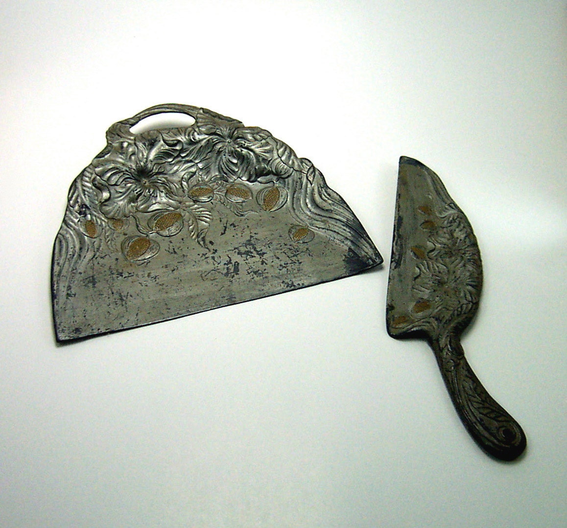 Crumb Catcher or Butler by KitschMerchant on Etsy