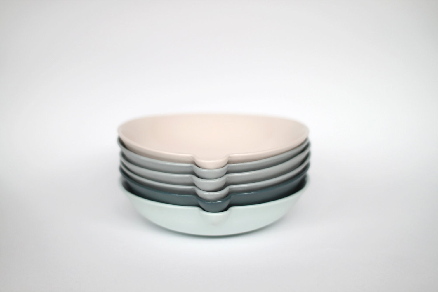 lip bowl - porcelain (concrete colour)