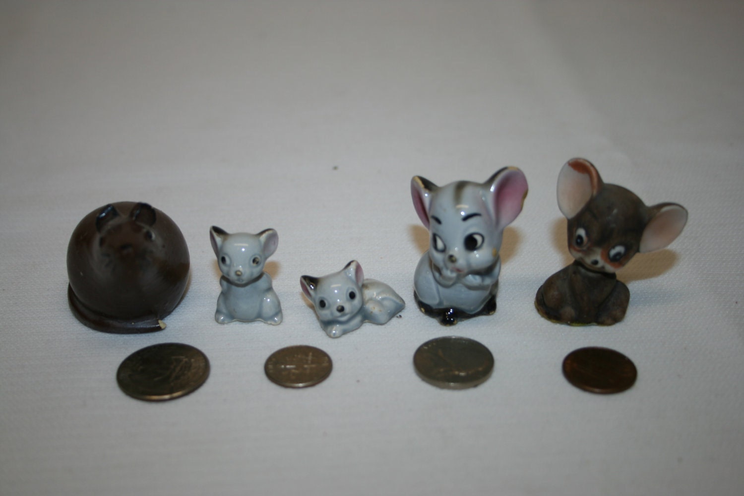 miniature mouse figure,mouse figure,mouse figurine,small mouse figure,miniature figure,ceramic figure,miniature figurine,miniature mouse