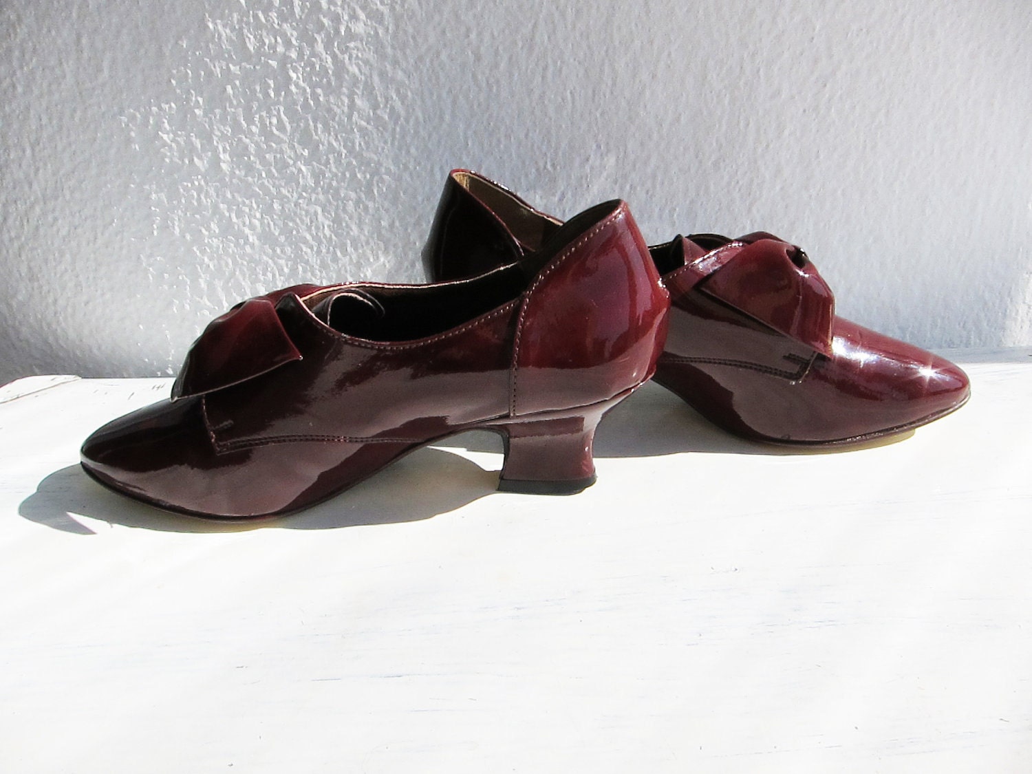 GILBERTO Vintage Italian Rosewood Laquer Shoes with a Bow