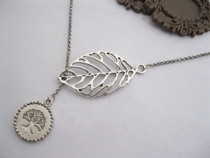 necklace---antique silver leaf and little tree round pendant,alloy necklace