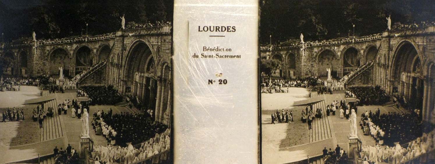 box of 12 french stereoscopic cards