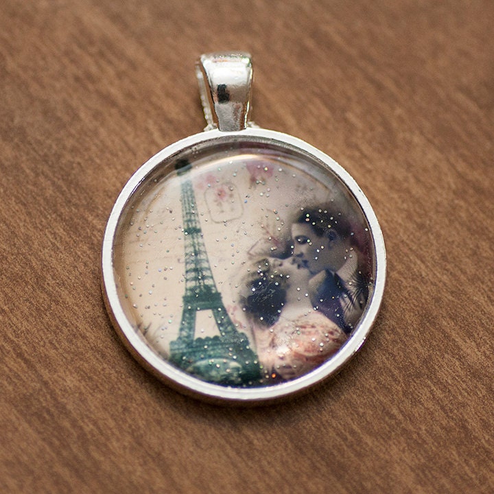 Paris Eiffel Tower Glitter Circle Vintage Like Photo Pendant