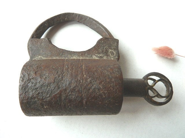 Antique lock and key .Padlock . Collectibles .Supplies . Vintage lock