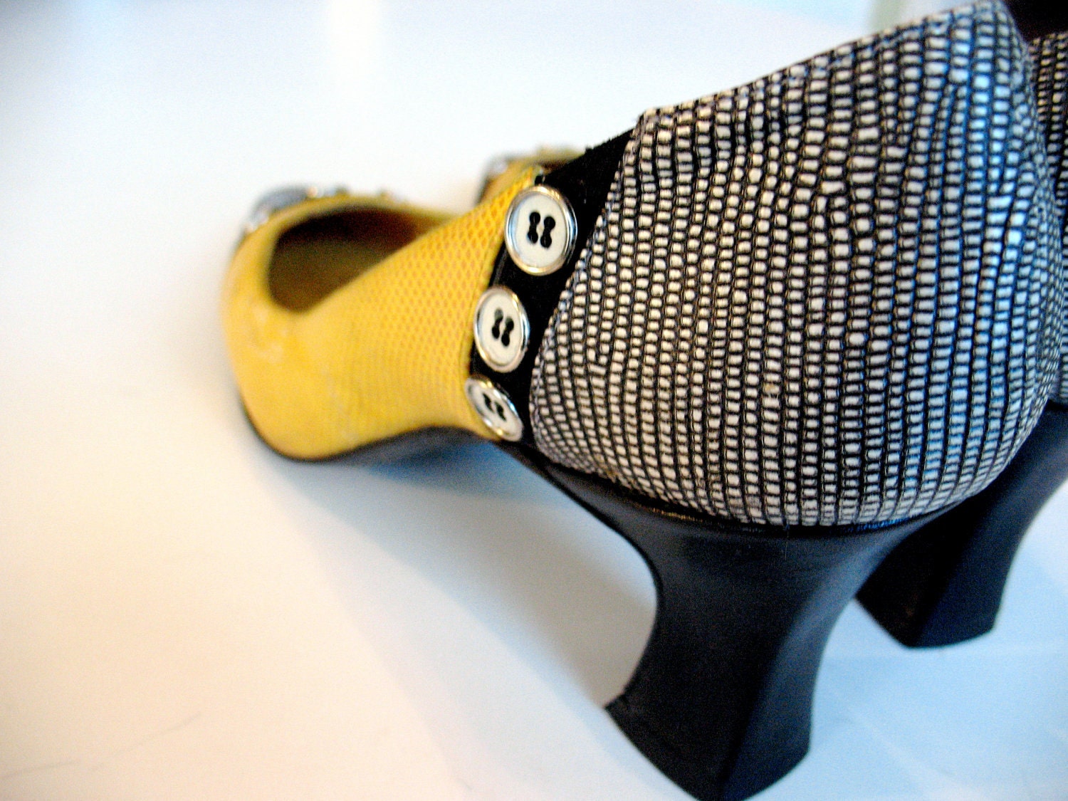 Vintage 80s Leather Shoes Yellow and Black Sacha London Designer High Heel Pumps Size 6 - benelei