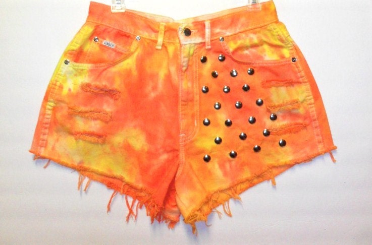Vintage CHIC  High Waist  Tie-Dyed Denim Shorts with Studs Waist 29 inch