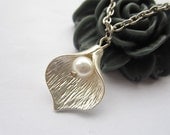 necklace---silvery Calla Lily pendant Freshwater pearl pendant