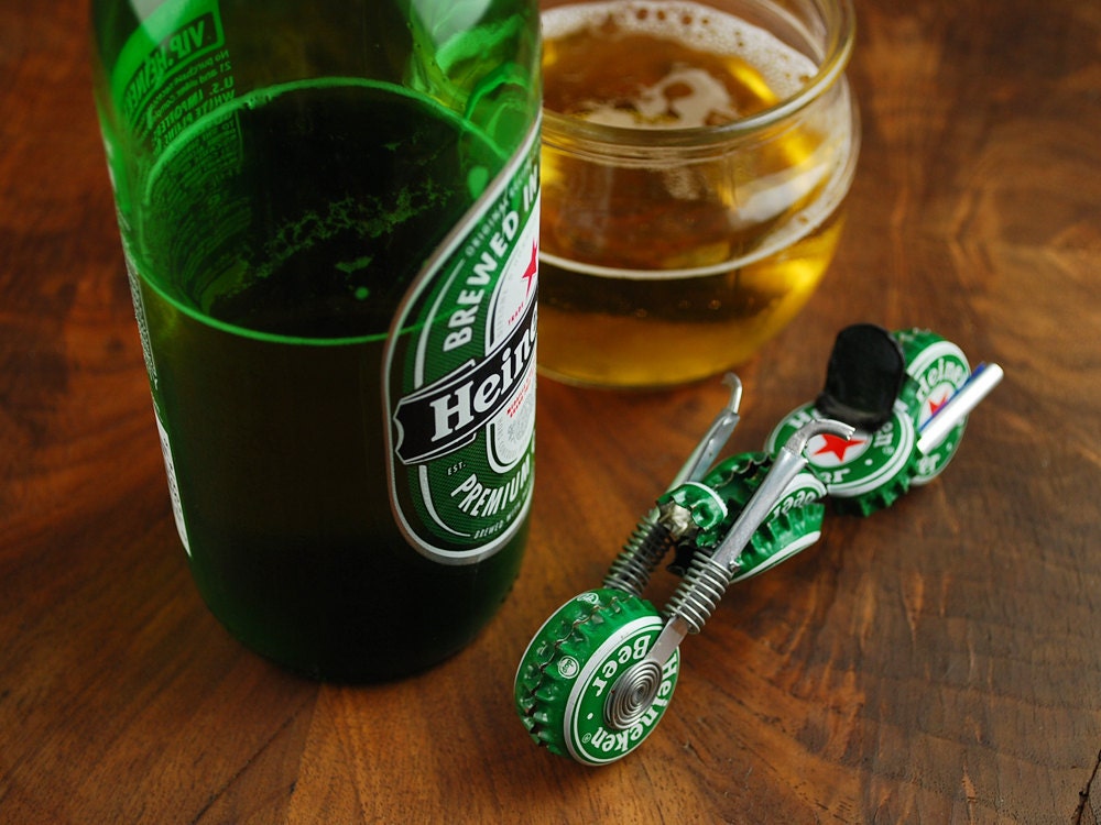 Heineken Redneck Chopper, purdy gift fer motorcycle lovers, made outta beer caps