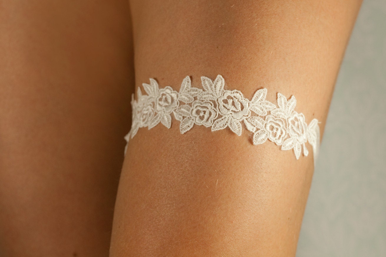 Bridal floral lace garter, ivory lace garter, wedding garter, elastic garter