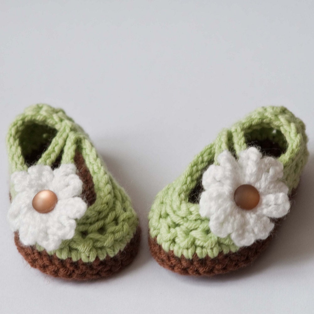 CROCHET PATTERN Baby Booties: Daisy Baby Mary Jane Shoes pdf