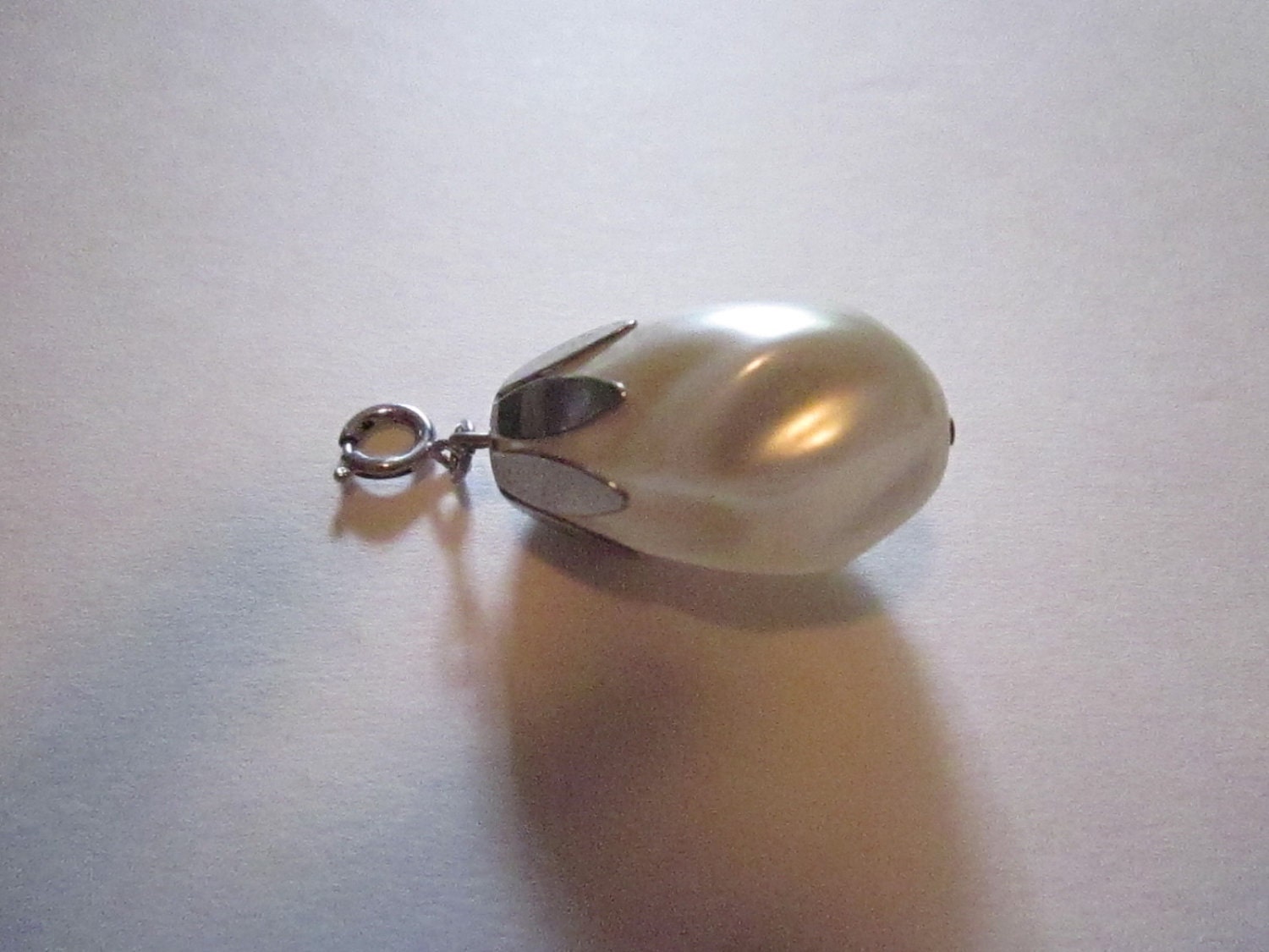 Unique Pearly Pendant Piece