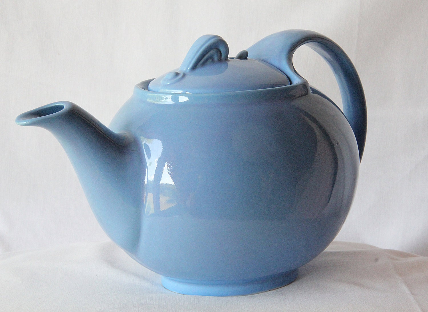 Art Deco Teapot / Hall China / Cadet Periwinkle Blue / Hinged Lid / Garden Party / Shabby Chic FUN