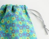 Flower Cloth Gift Bags / Teal Fabric Goody Bags / Birthday Goodie Bags / Party Favors / Treat Bags / 6.25 x 9.5 inches / Set of 5