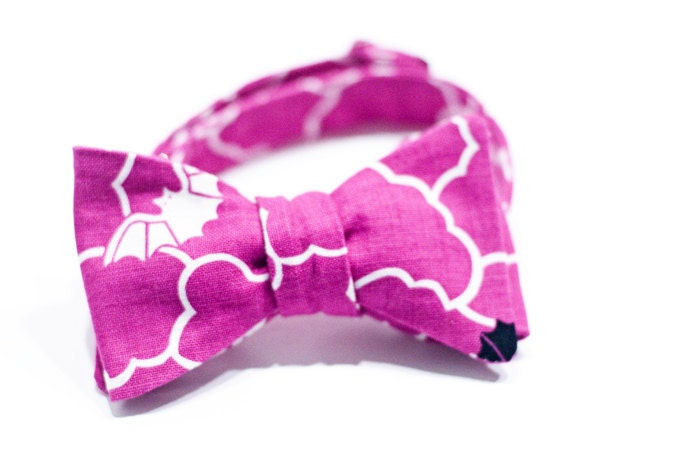 Bow Tie Echino pink bats by Etsuko Furuya