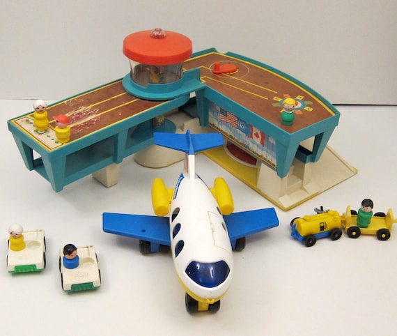 Fisher price Airport wtih Airplane and Little people toy vintage 1970 toy