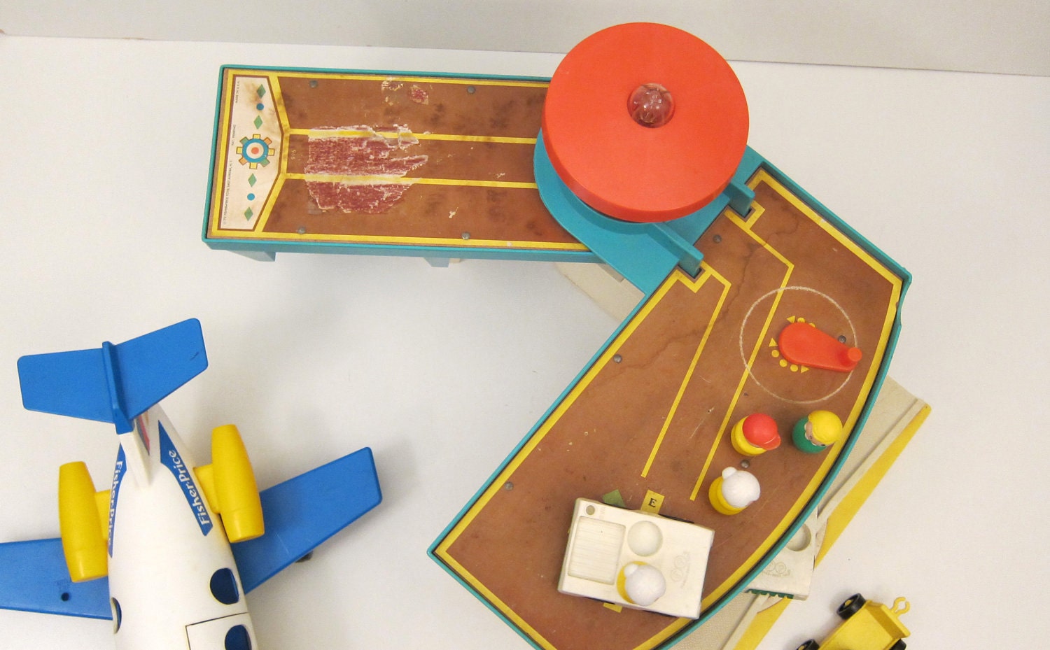 Fisher price Airport wtih Airplane and Little people toy vintage 1970 toy