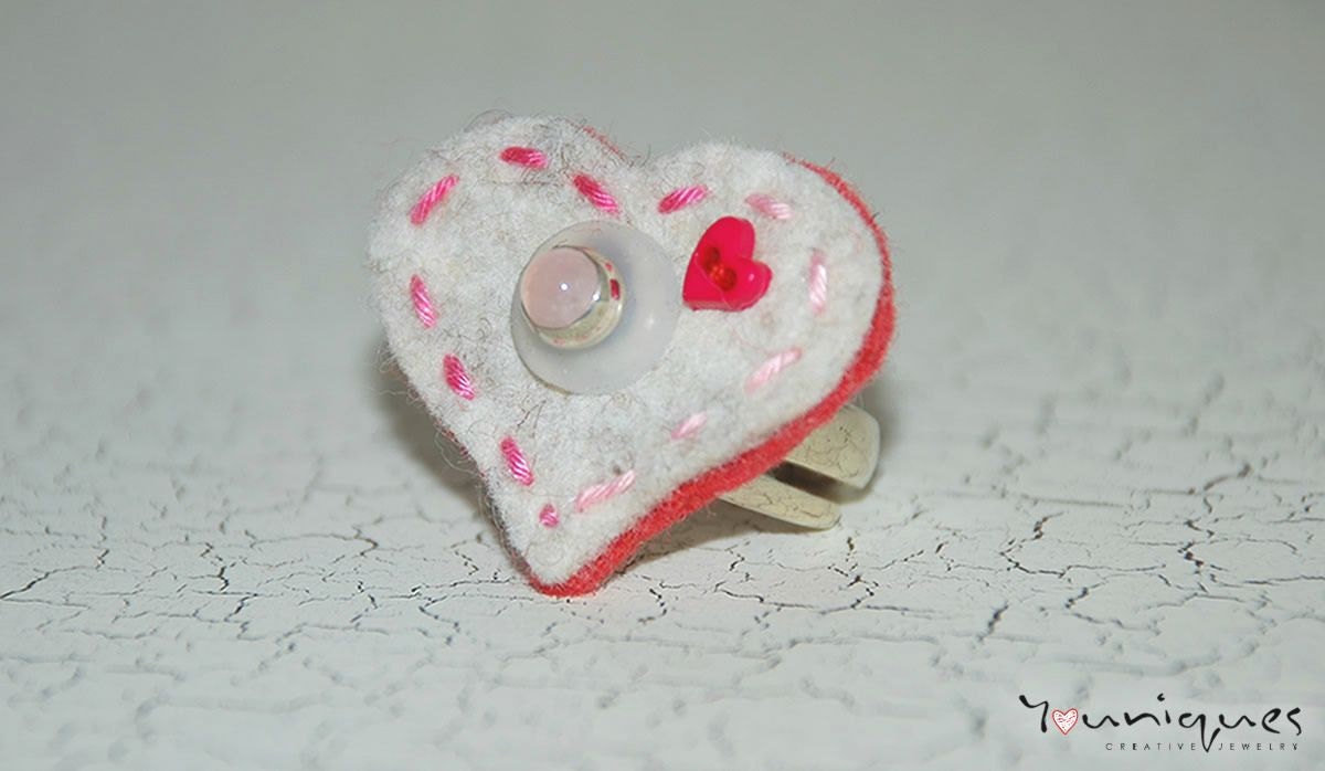 HEART RING - Wool Felt Heart Ring - Reversible Ring: Oatmeal White & Tomato Red - HANDMADE Rings - Valentines Rings - Adjustable rings