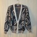 80s CHARCOAL GREy aNd WHiTE CARDiGAN. PETROGLYPH DESiGN. SiZE MEDiUM.