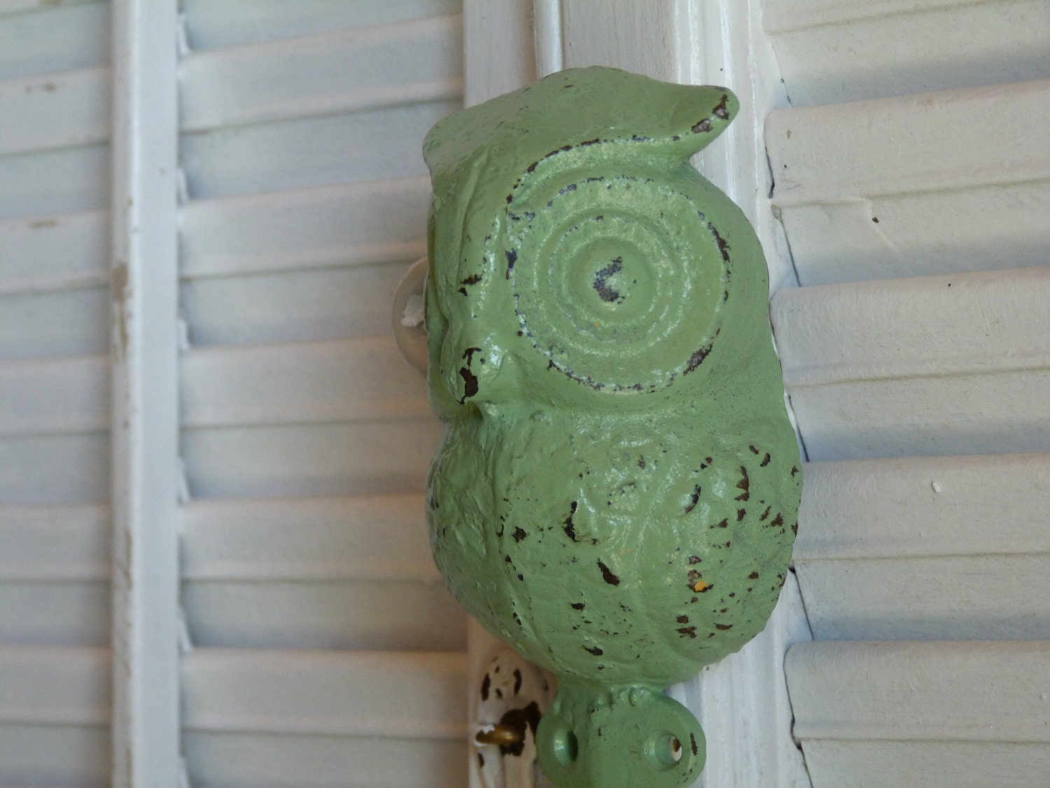 Cottage Chic Apple Green Rustic Iron Owl Hook Wall Hanging Shabby and Chic Bathroom Kitchen Decor