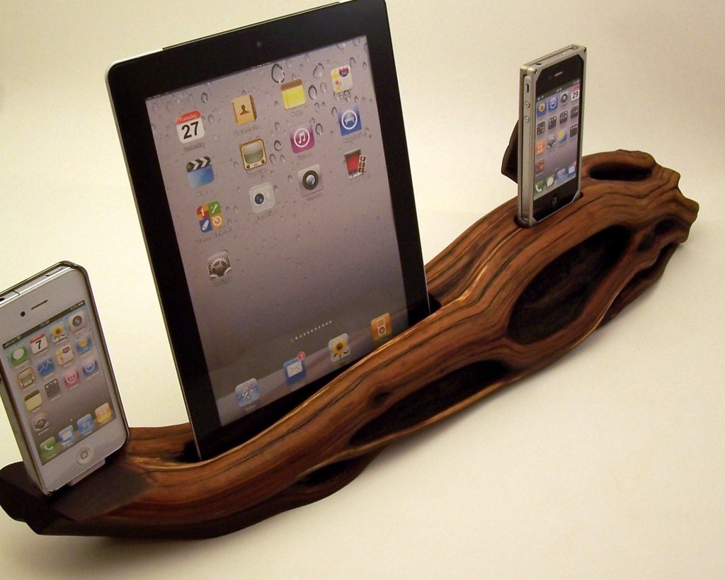 Dual iPhone Dock with iPad Dock ICN202
