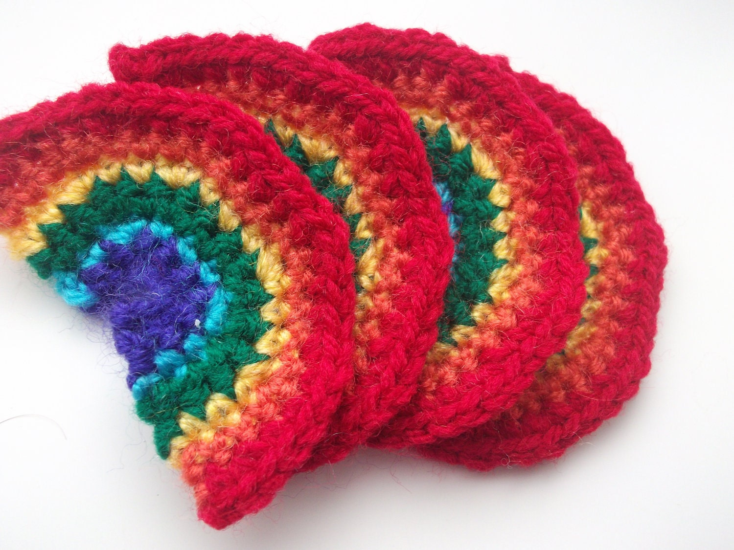 4 Rainbow Appliqués: 4 mini colourful rainbow appliqués for decoration, brooches, etc.